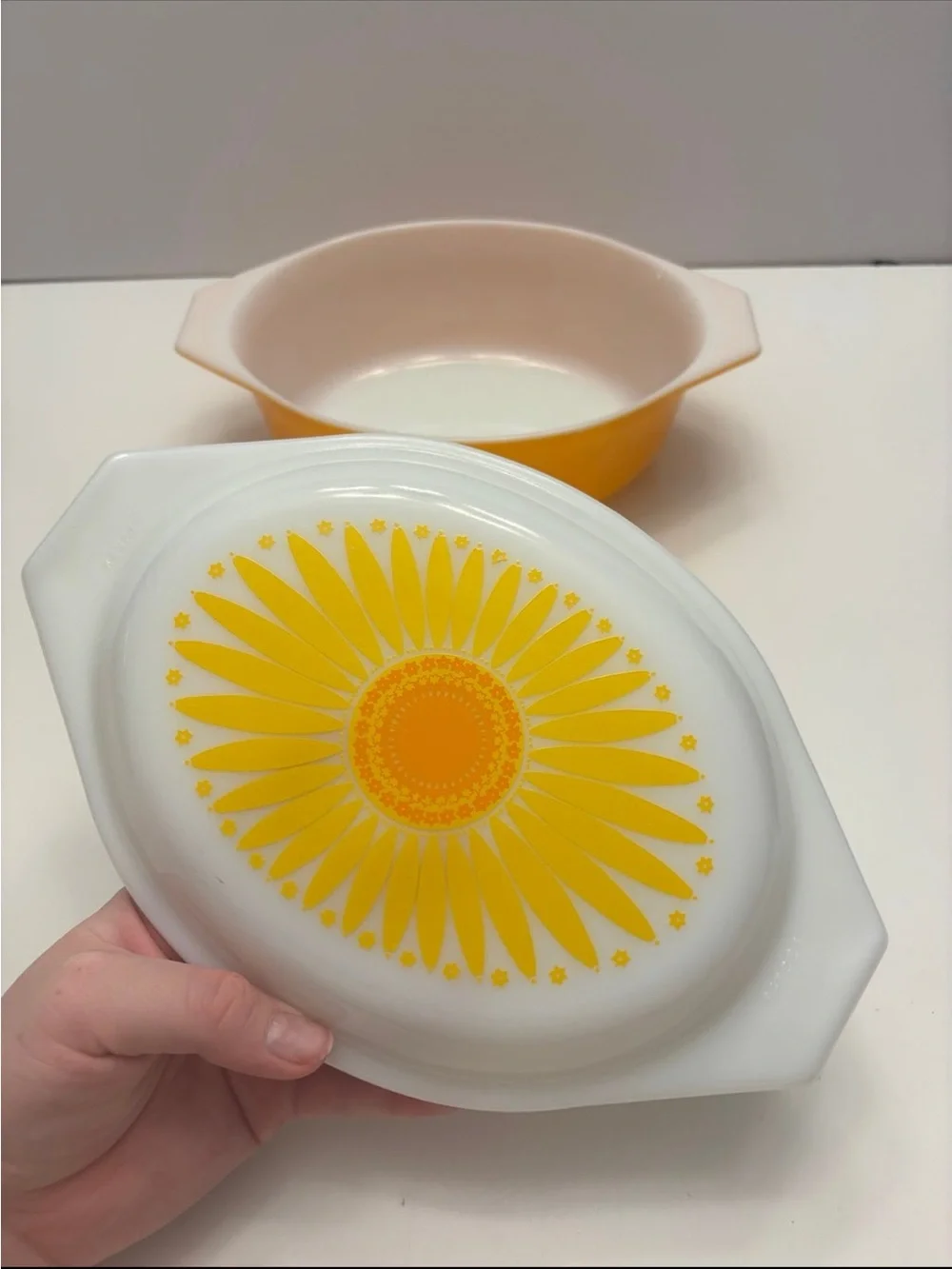 Vintage Pyrex Yellow Daisy Sunflower 1-1/2 Quart Casserole